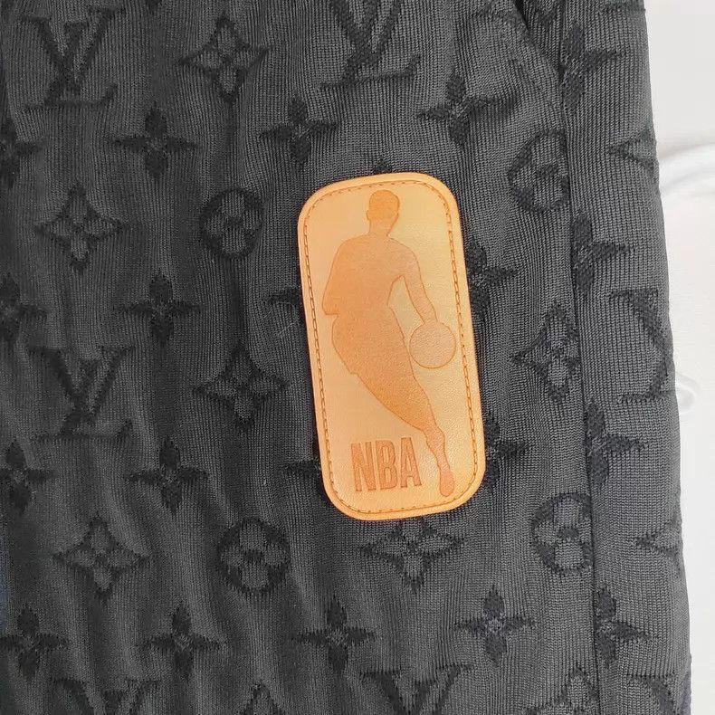 Louis Vuitton Louis Vuitton size m NBA black jacquard printed leather log Size US 28 / EU 44 - 4 Thumbnail