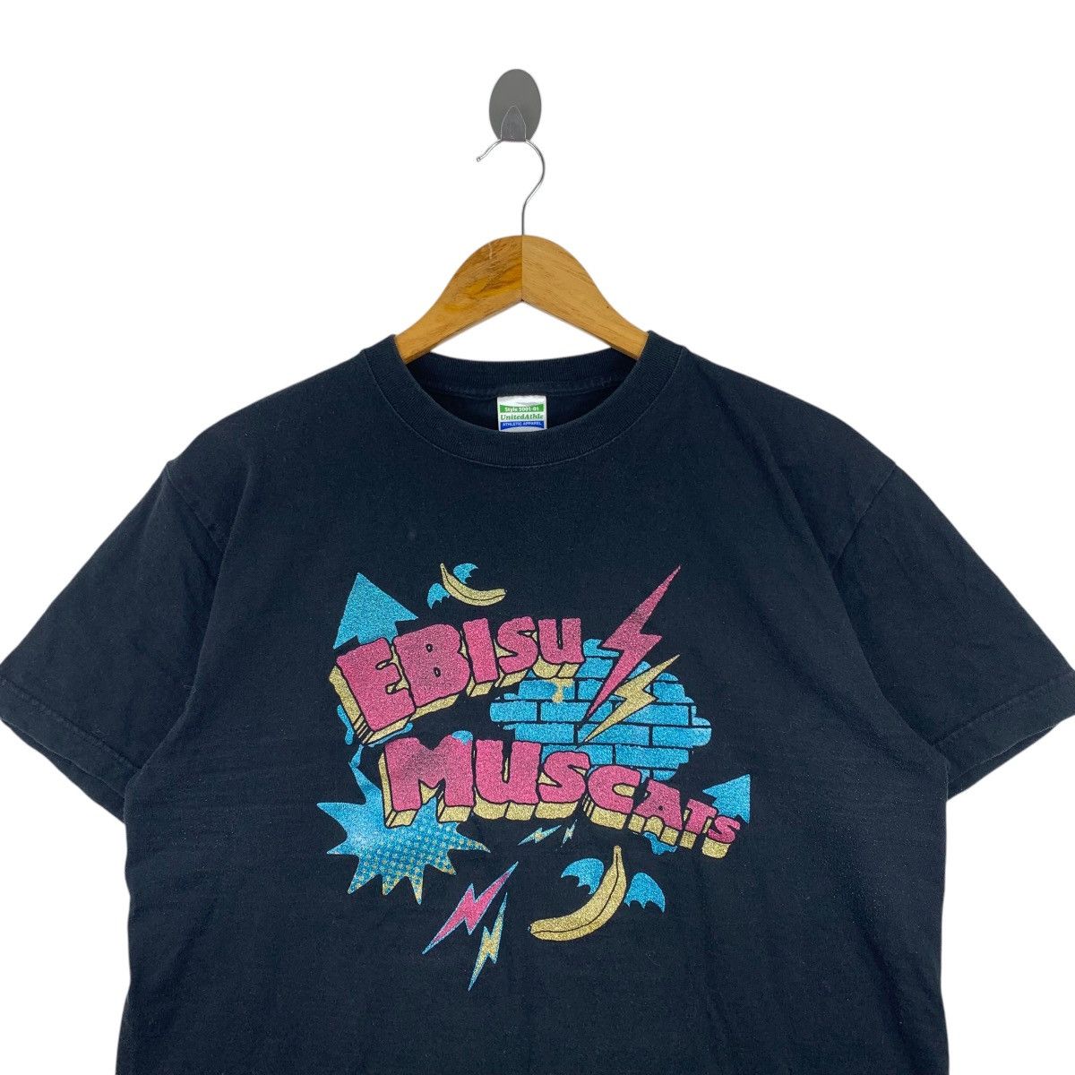 Japanese Brand EBISU MUSCATS Japanese AV Idol Jpop Logo Print Black Shirt Size US L / EU 52-54 / 3 - 2 Thumbnail