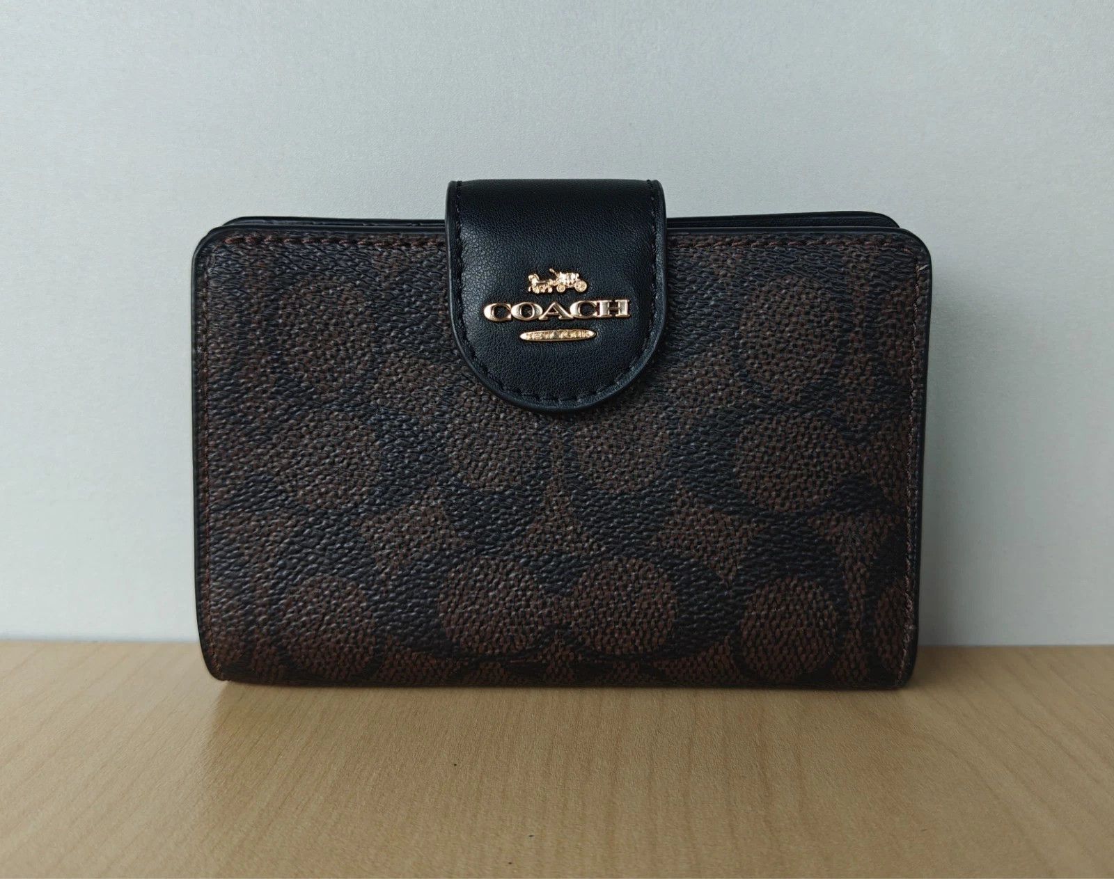 Coach Coach Medium Corner Zip Wallet In Signature T/1014 Size ONE SIZE - 1 Thumbnail