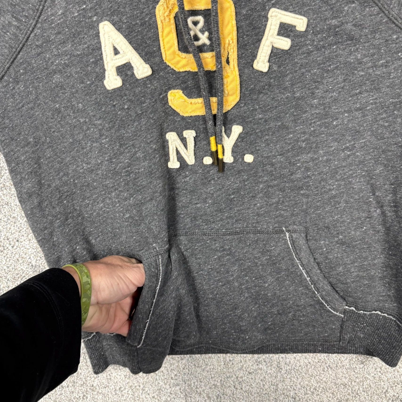 Abercrombie & Fitch VINTAGE Abercrombie & Fitch Hoodie Womens L Gray Preppy 90s NY A&F 9 NY Graphic Print Pullover Size L / US 10 / IT 46 - 7 Thumbnail