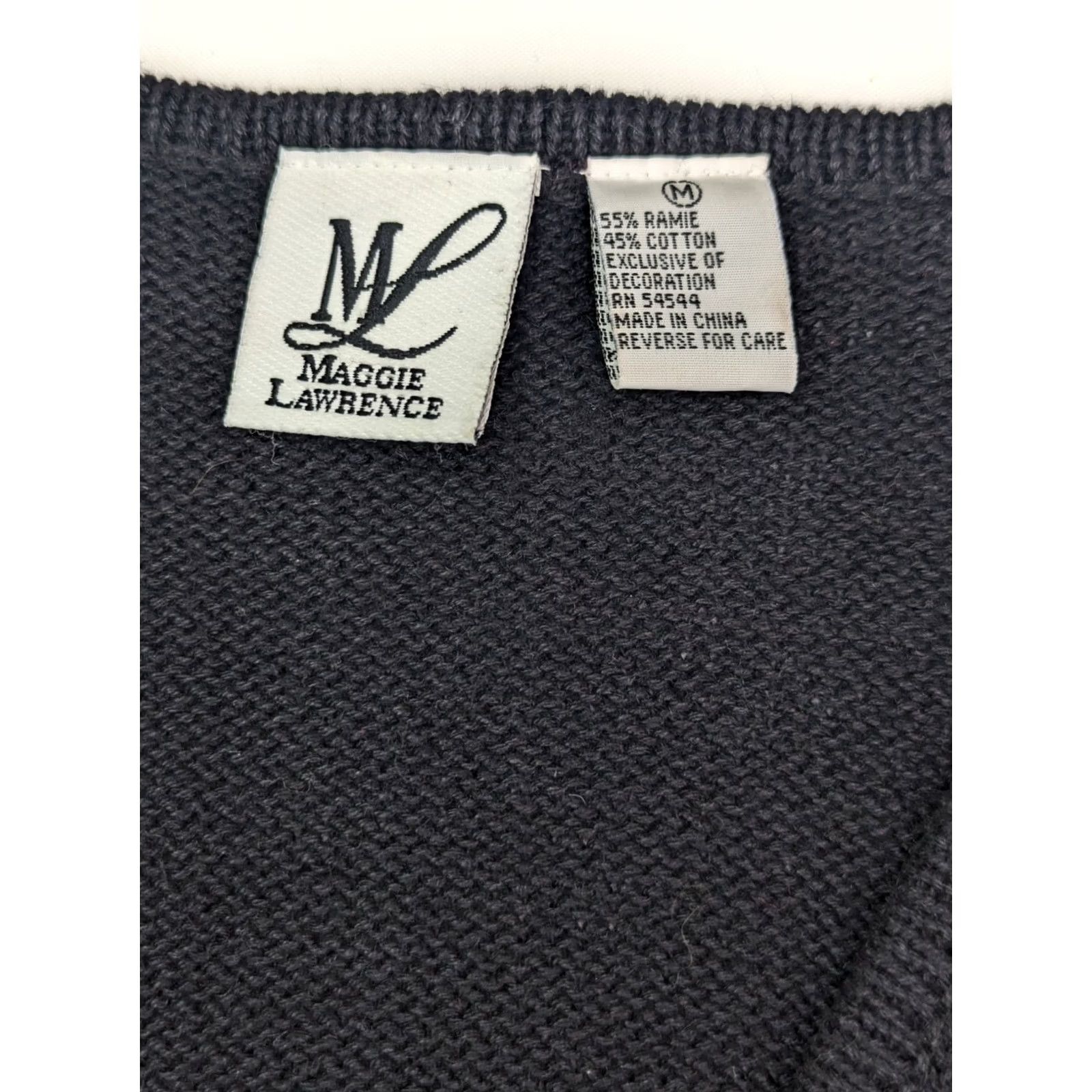 Vintage Maggie Lawrence Cardigan Women M Black Floral Embroidered Bead Accent Cable Knit V-Neck Sweater Shirt/Layering Size M / US 6-8 / IT 42-44 - 3 Thumbnail