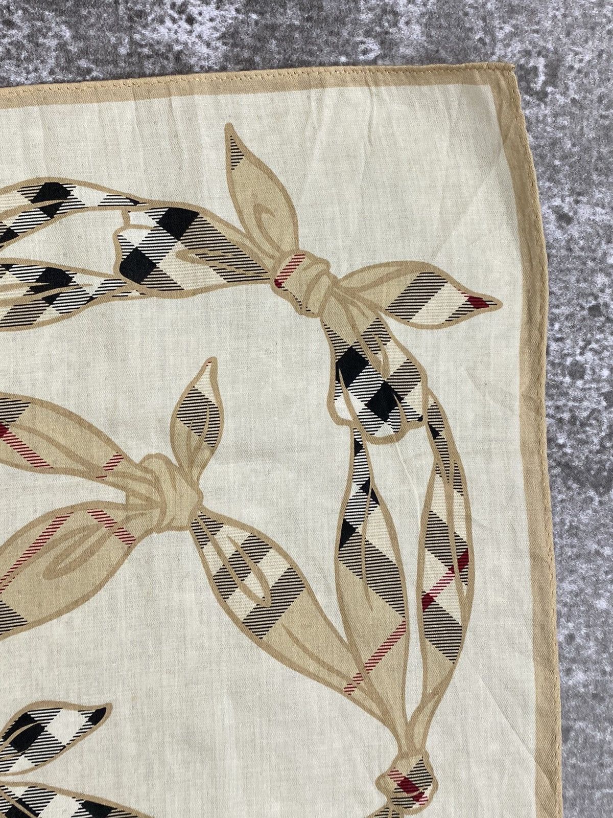 Burberry Burberry Handkerchief / Bandana / Neckerchief Size ONE SIZE - 6 Thumbnail