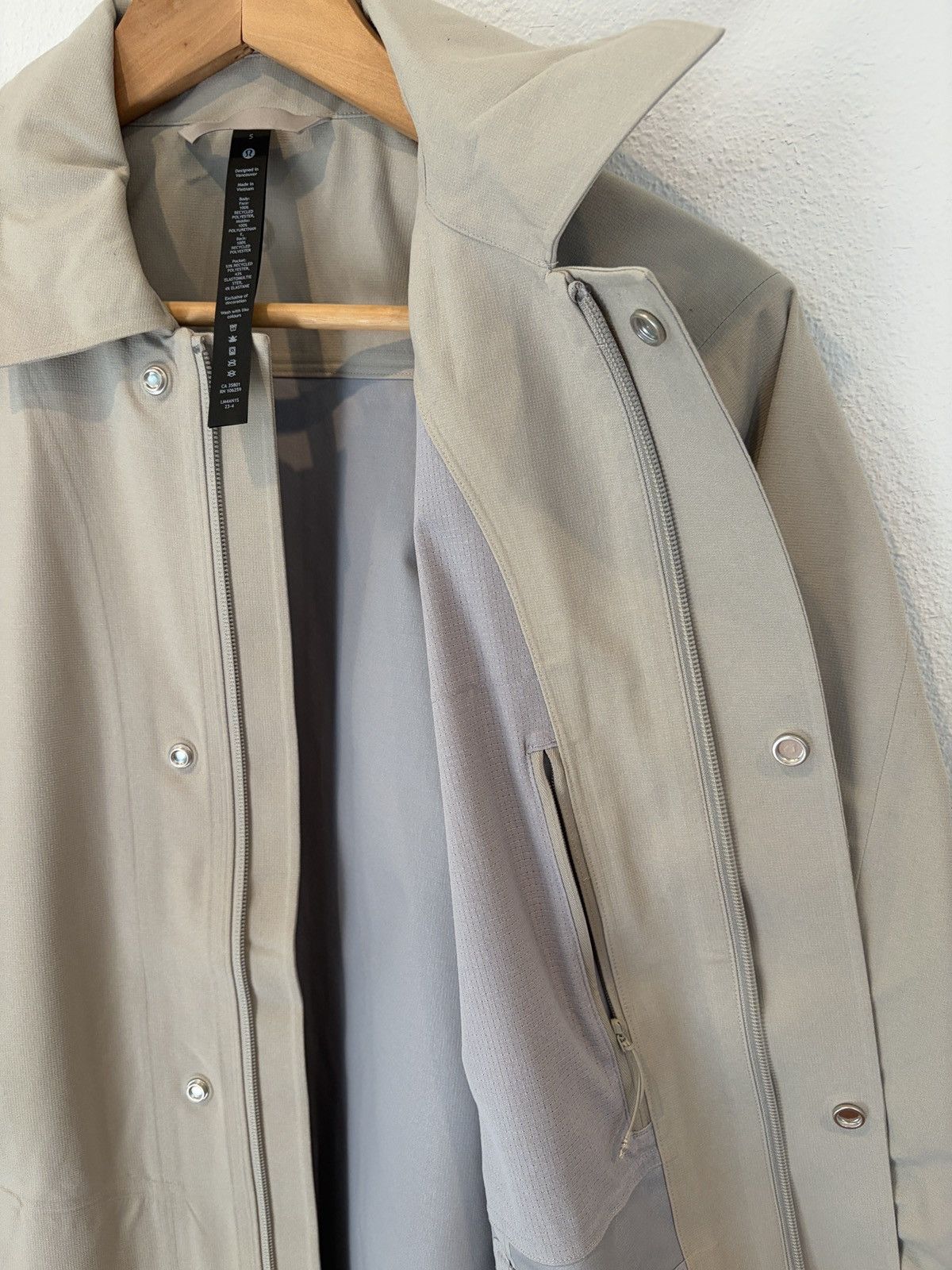 Lululemon Lululemon New Venture Raincoat Size US S / EU 44-46 / 1 - 6 Thumbnail