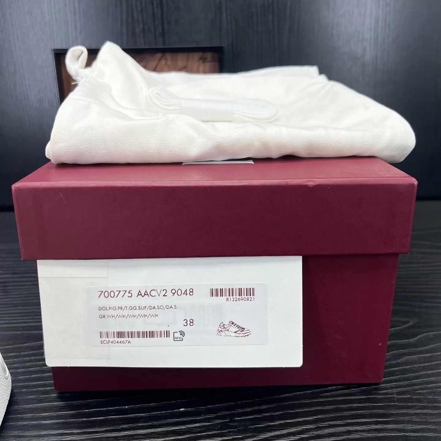 Gucci Gucci Biscuit Sneaker Women's 38 White & Gray Size US 7.5 / IT 37.5 - 9 Thumbnail