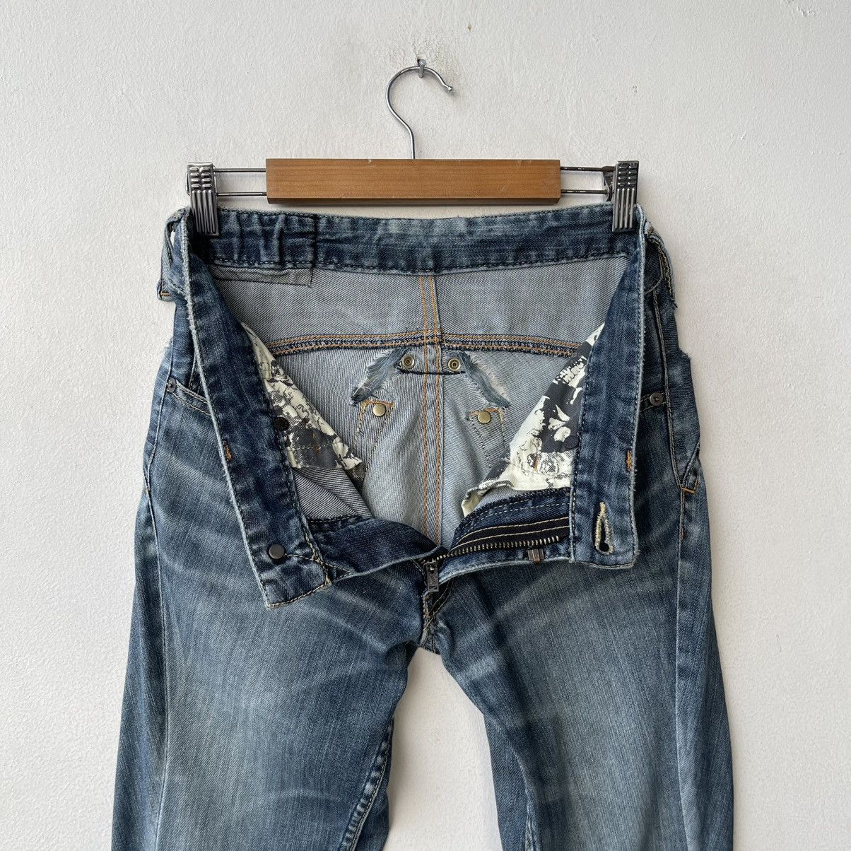 If Six Was Nine Thrashed L.G.B. Le Grand Bleu Skull Pocket Denim Jeans Size US 26 / EU 42 - 11 Thumbnail