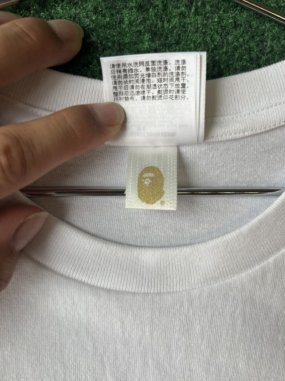 Bape BRAND NEW BAPE ASNKA KANJI GRAFFITI LOGO TEE WHITE/RED LARGE Size US L / EU 52-54 / 3 - 8 Thumbnail