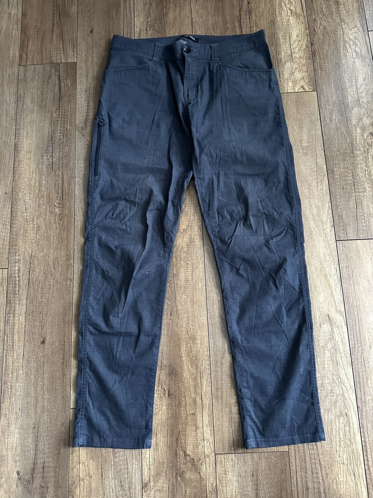 ARC'TERYX　trim  fit coupe ajusteeパンツ　３２ ARC'TERYX - ARC'TERYX trim fit coupe ajusteeパンツ 34の通販 by