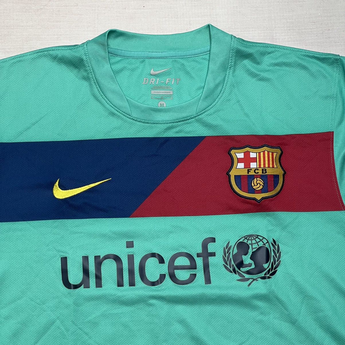 Nike Nike FC Barcelona Away Kit Jersey Tee Tshirt Blue Rare Size US M / EU 48-50 / 2 - 2 Thumbnail