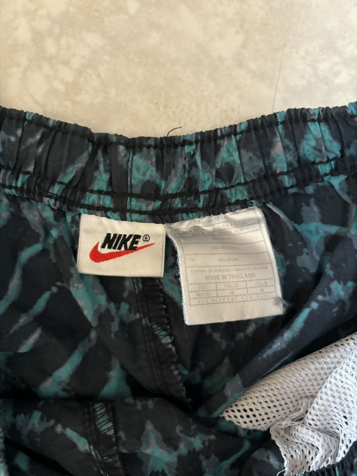 Nike Rare Vintage 90s Nike Abstract Geometric Art Shorts Size US 30 / EU 46 - 3 Thumbnail