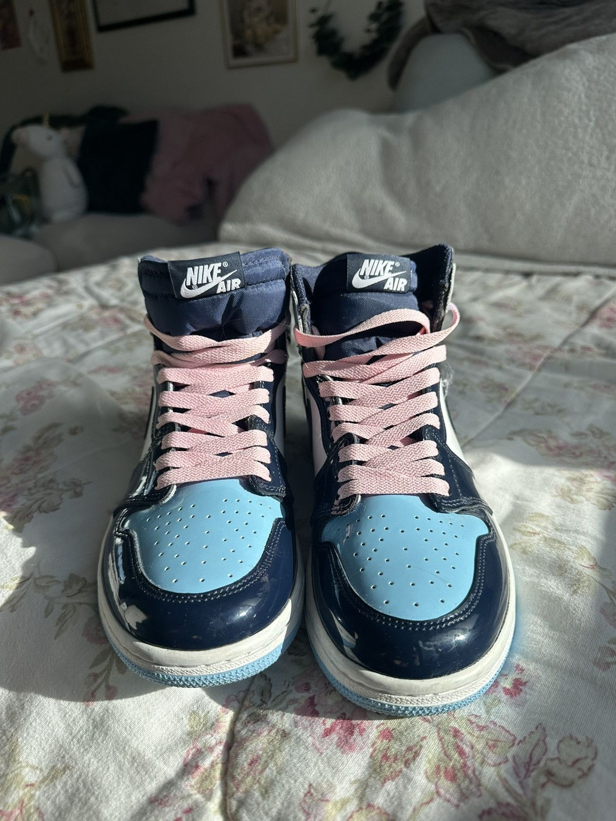 Jordan Brand × Nike Jordan 1 Retro High: UNC Patent Size US 9 / IT 39 - 3 Thumbnail