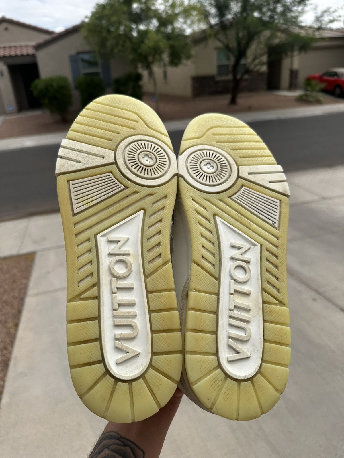 Louis Vuitton Louis Vuitton Trainer White/Grey Signature Size US 9.5 / EU 42-43 - 12 Thumbnail