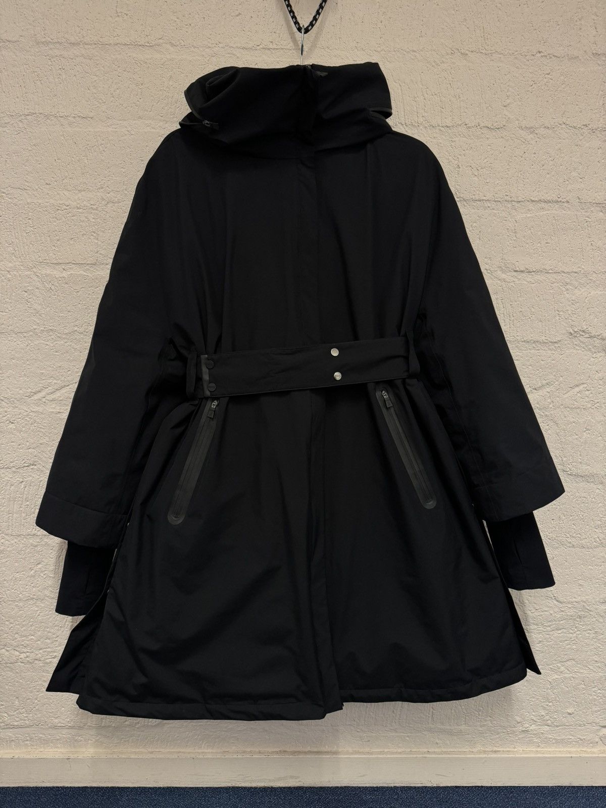 image of Herno Laminar Down Gore Tex Jacket Women’S in Black, Women's (Size Large)