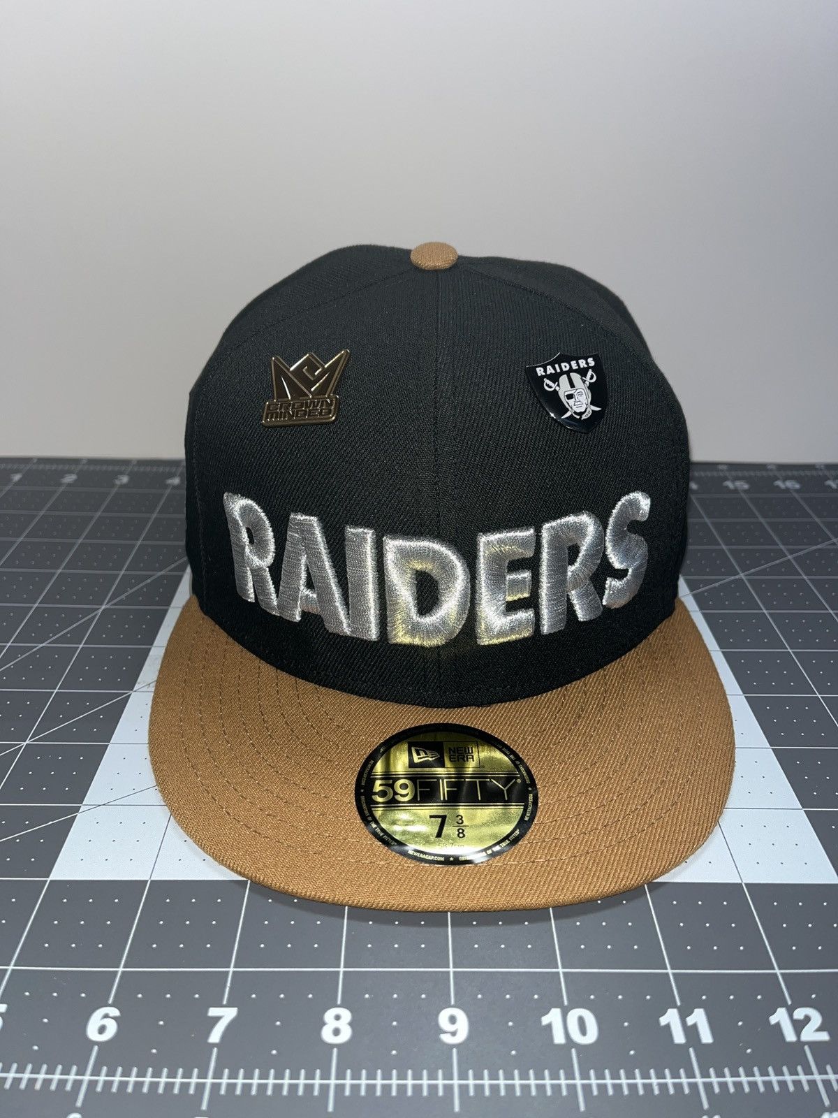 New Era Las Vegas Raiders 7 3/8 59FIFTY Black Two tone Size ONE SIZE - 2 Thumbnail