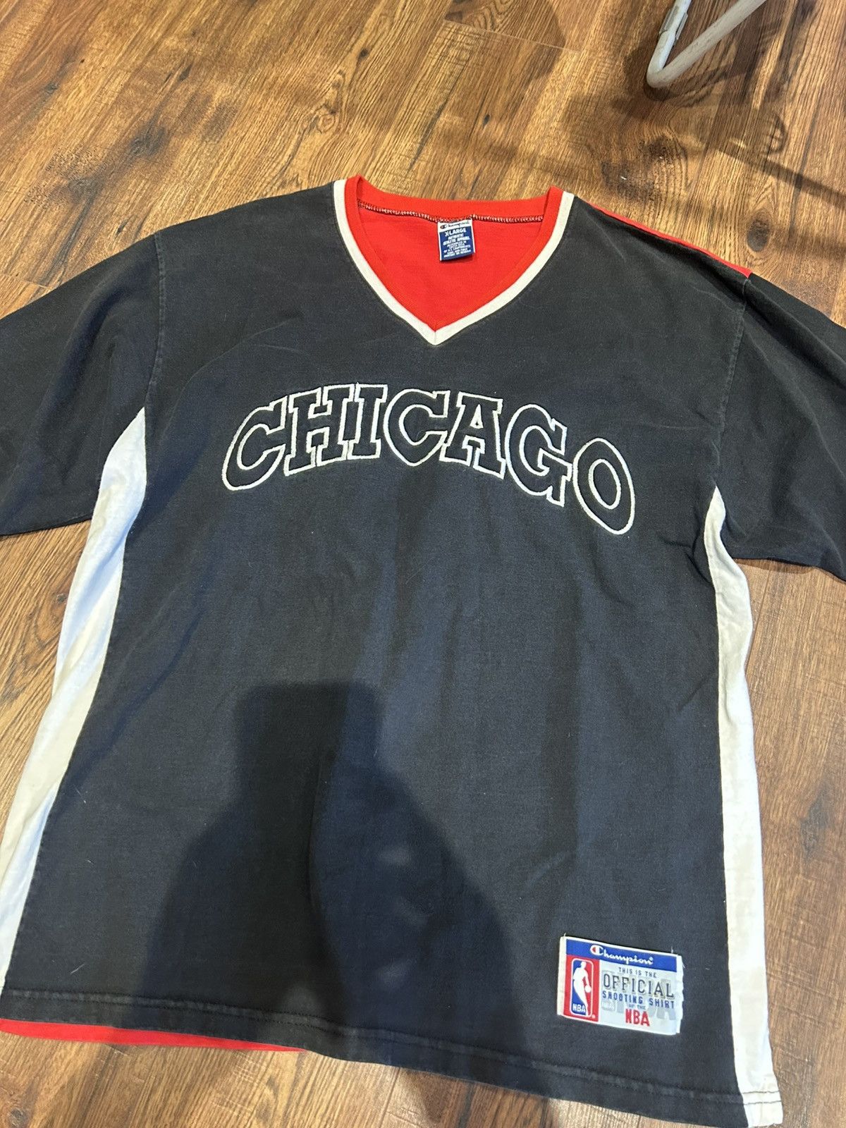 Champion Chicago Bulls 90’s Vintage Champion Official Warmup Shirt Size US XL / EU 56 / 4 - 4 Thumbnail