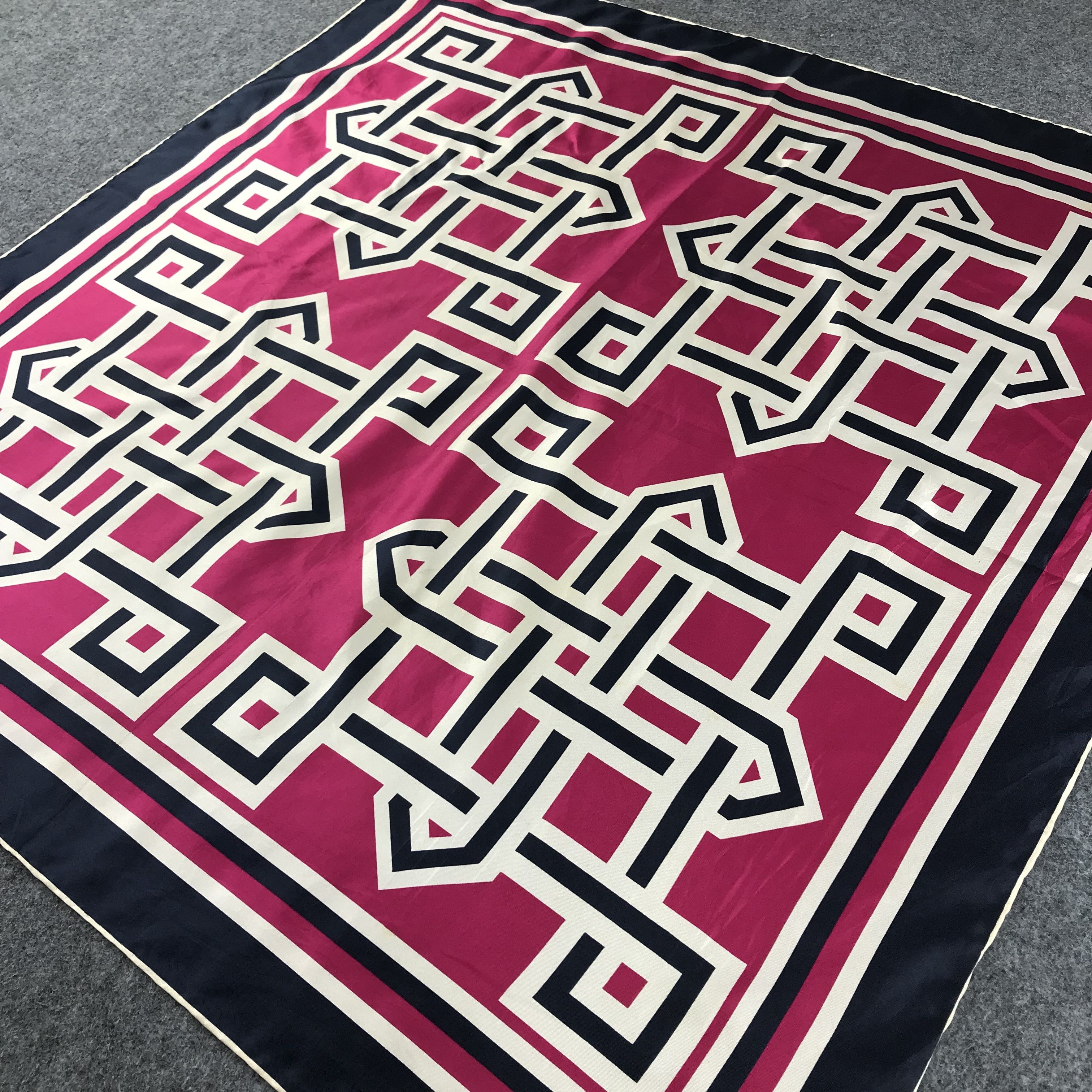Vintage Vintage Geometrical Design Silk Scarf M112 Size ONE SIZE - 3 Thumbnail