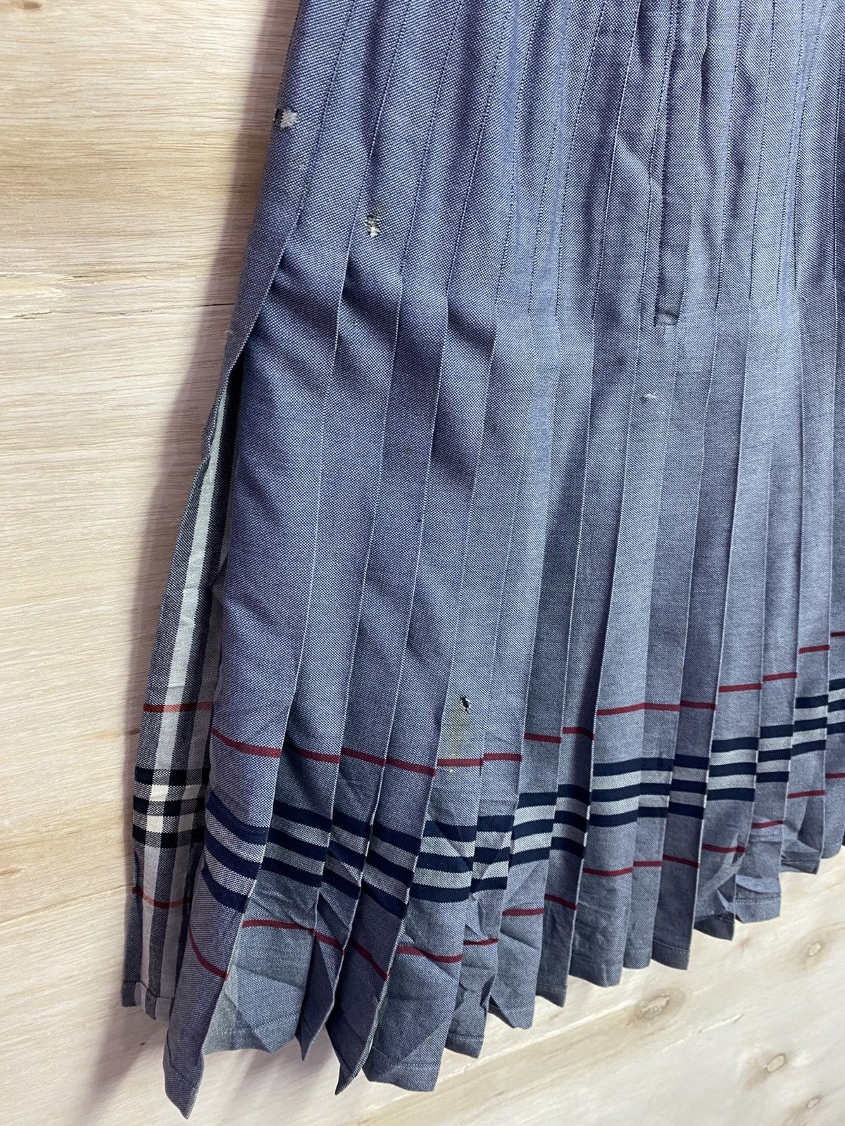 Burberry Vintage burberry reversible skirt Size 30" / US 8 / IT 44 - 2 Thumbnail