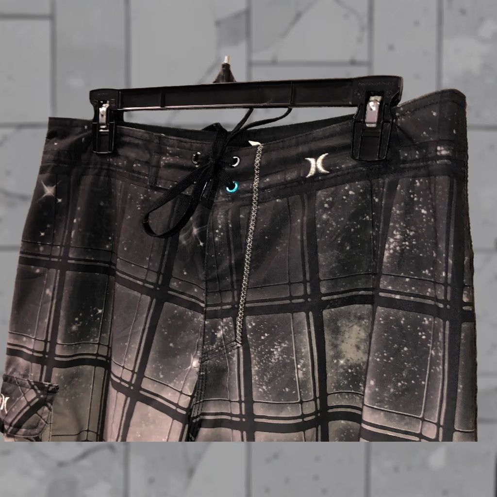 Hurley Hurley Phantom Mens Black/Gray Summer Board Shorts 32 Mens Bottom Swim Bottom Board Shorts Black/Gray 90s? Size US 32 / EU 48 - 1 Thumbnail