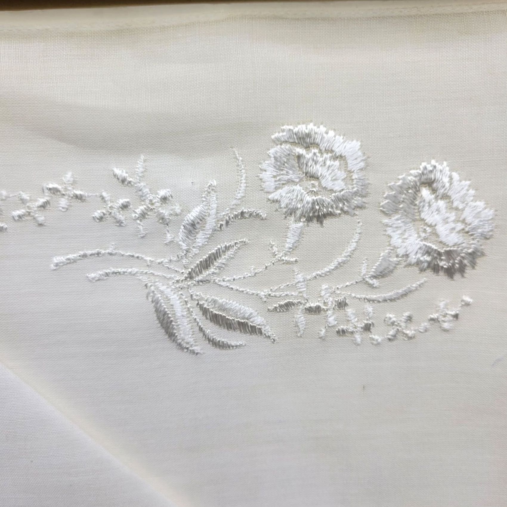 Vintage Vintage Swiss Made Embroidered Handkerchiefs Hankie Set of 2 In Original Box NOS Size ONE SIZE - 4 Thumbnail