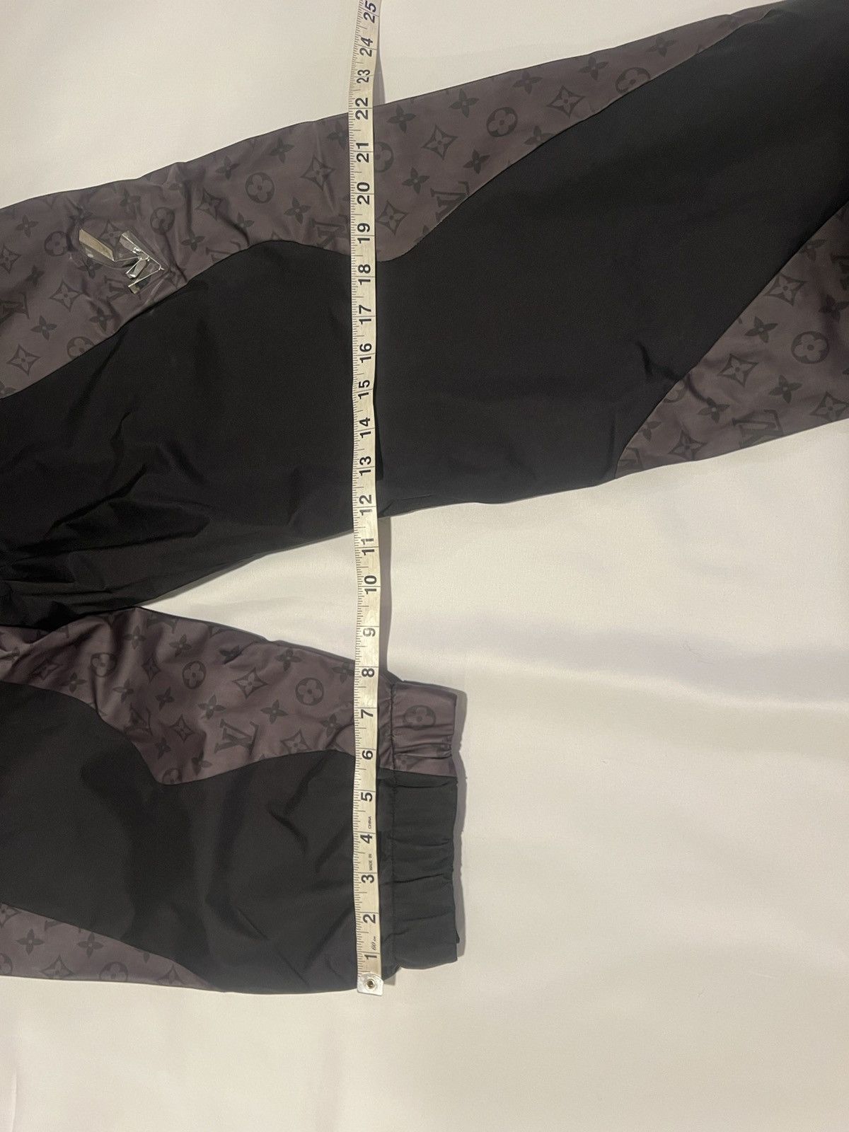 Louis Vuitton Louis Vuitton 2054 men’s pants. XXL. $2190 Size US 38 / EU 54 - 15 Thumbnail