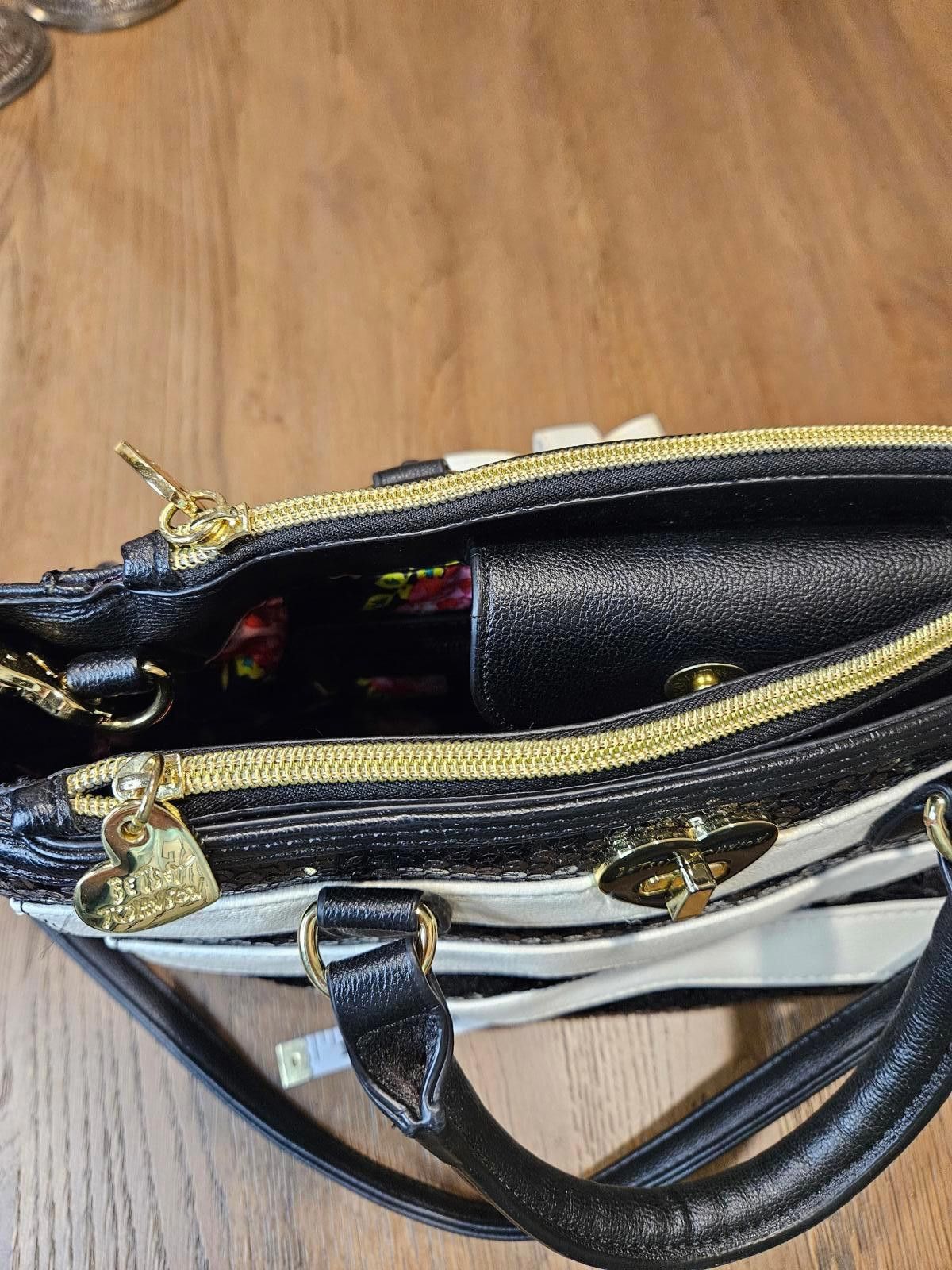 Designer Betsey Johnson Sequined Striped Handbag Size ONE SIZE - 6 Thumbnail