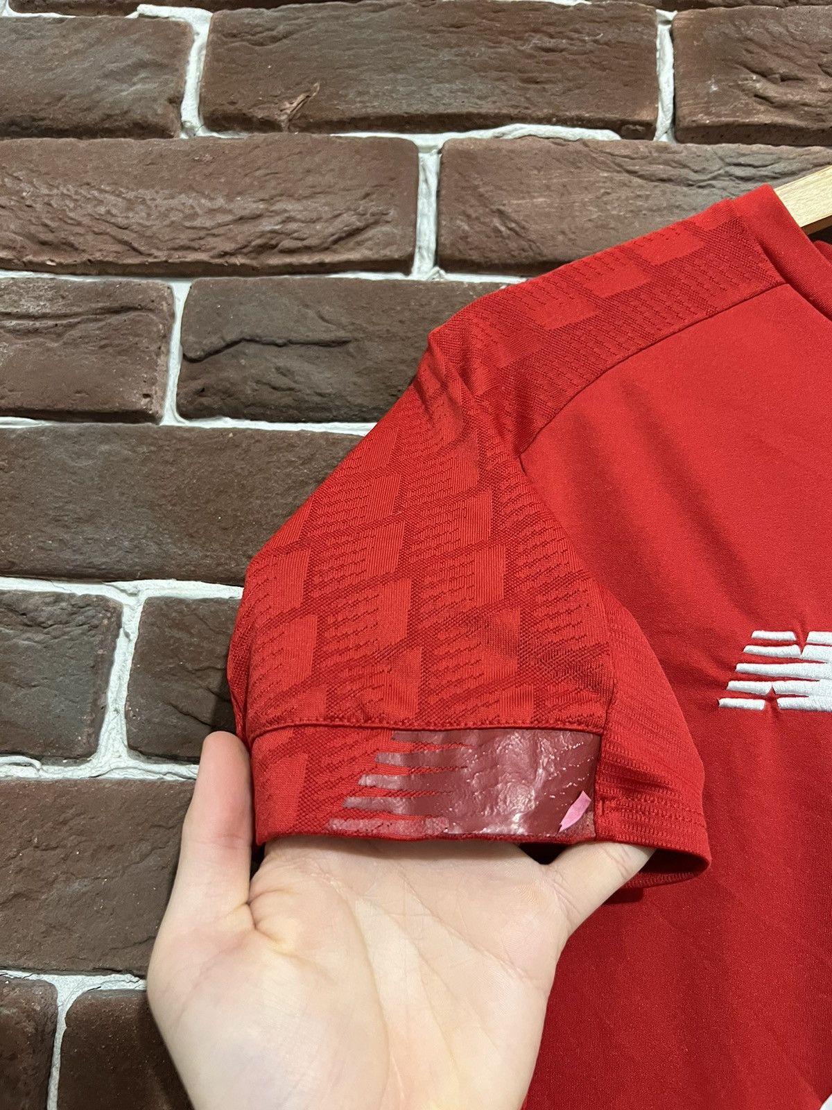 Adidas Rare Vintage Liverpool FC New Balance M Jersey Soccer Kit Size US M / EU 48-50 / 2 - 3 Thumbnail