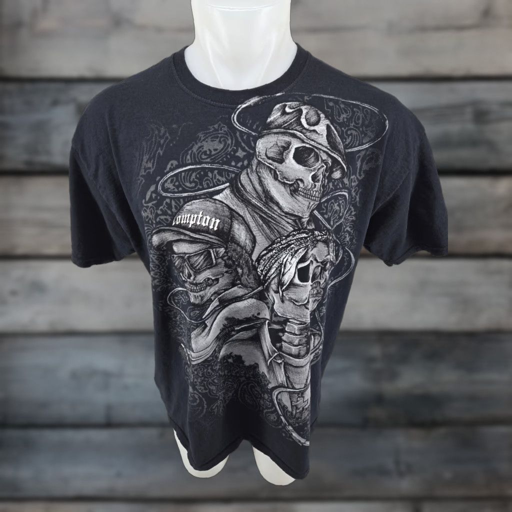 Fruit Of The Loom VINTAGE Men’s Compton Skulls With A Microphone T-shirt Black XL Size US XL / EU 56 / 4 - 1 Thumbnail