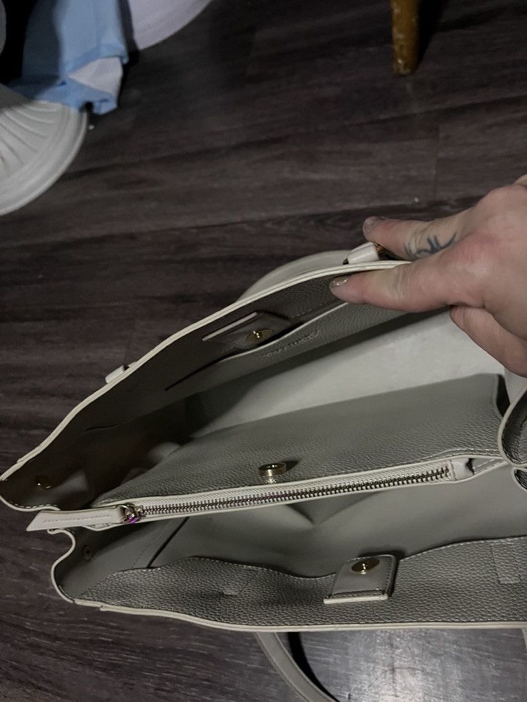 Valentino Beige Valentino Tote bag Pebble Leather Size ONE SIZE - 3 Thumbnail