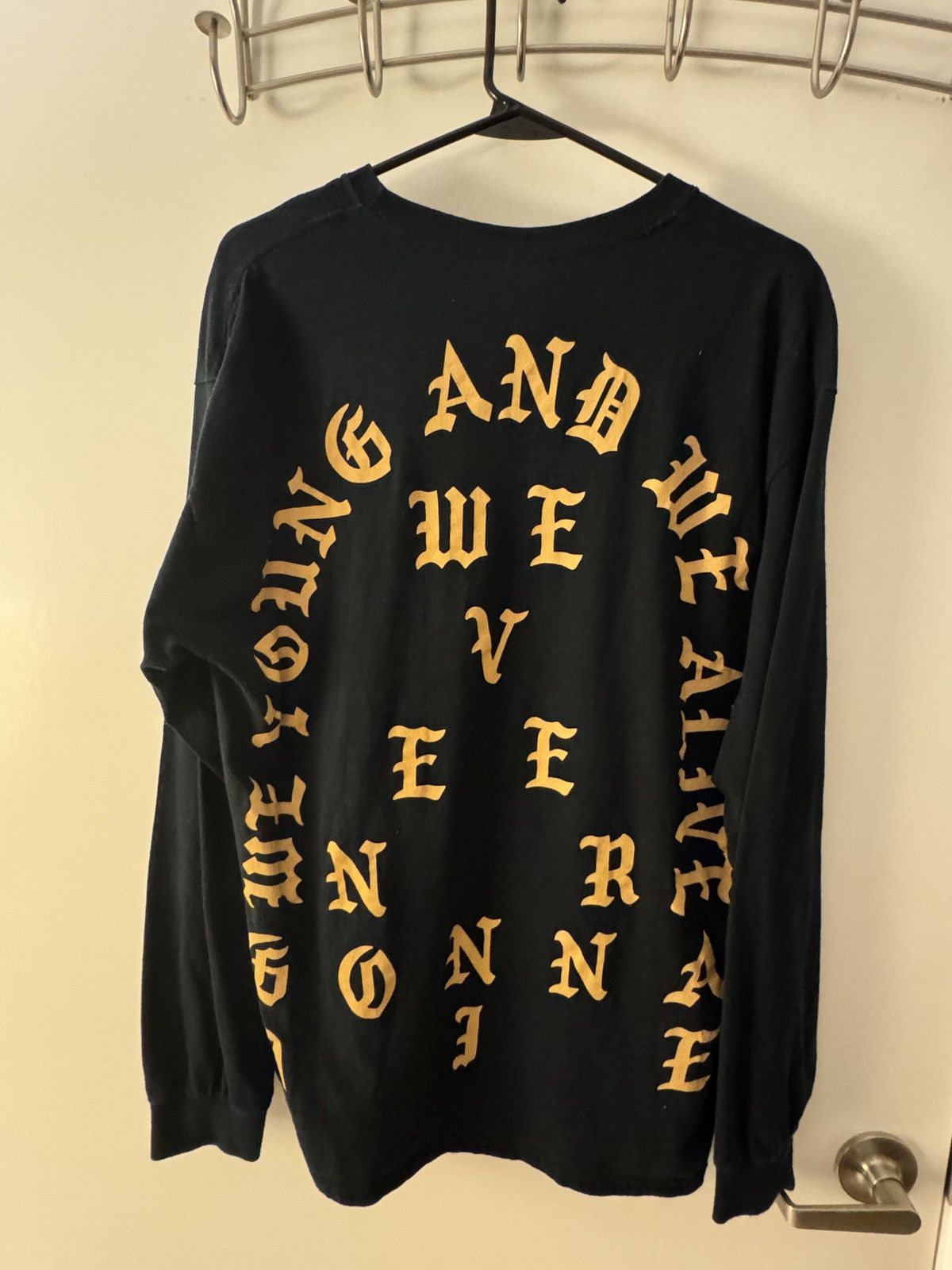Gildan Portland Exclusive TLOP Kanye Merch Size US L / EU 52-54 / 3 - 4 Thumbnail