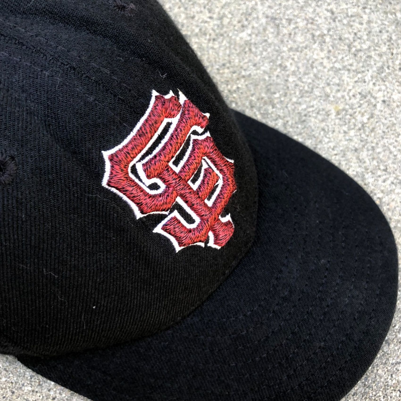New Era VTG Y2K NEW ERA San Francisco Giants Fitted Hat 7 1/4 2000 World Champions Pin Black Red Mens Baseball Cap Size ONE SIZE - 2 Thumbnail