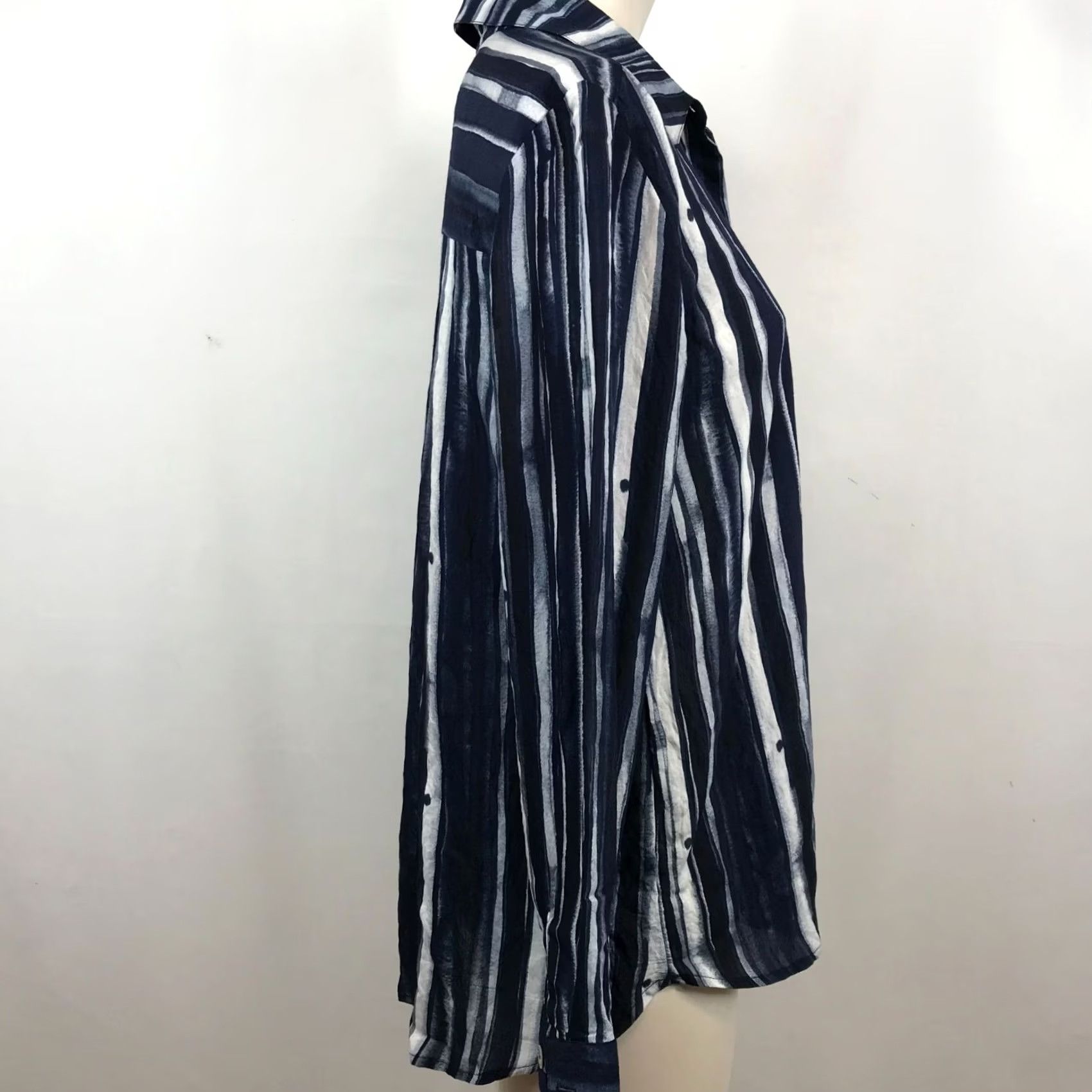Habitat HABITAT Women's XS NAVY LONG SLEEVE BUTTON UP TOP SHIRT Size XS / US 0-2 / IT 36-38 - 4 Thumbnail