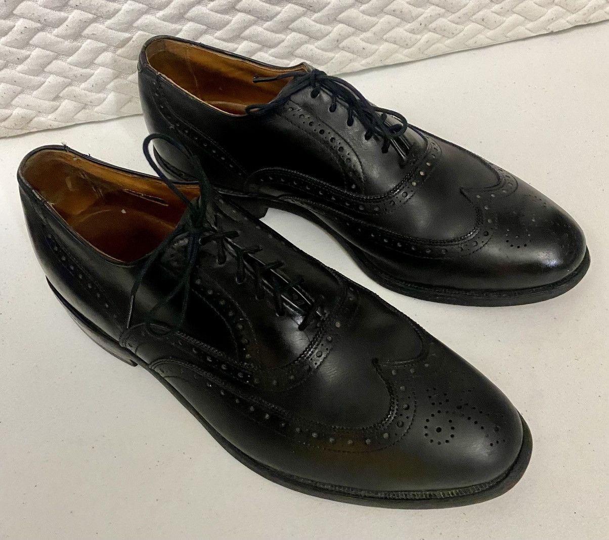 Allen Edmonds Allen Edmonds Chester 1903 Black Leather Wingtip Oxfords 9 E Size US 9 / EU 42 - 7 Thumbnail