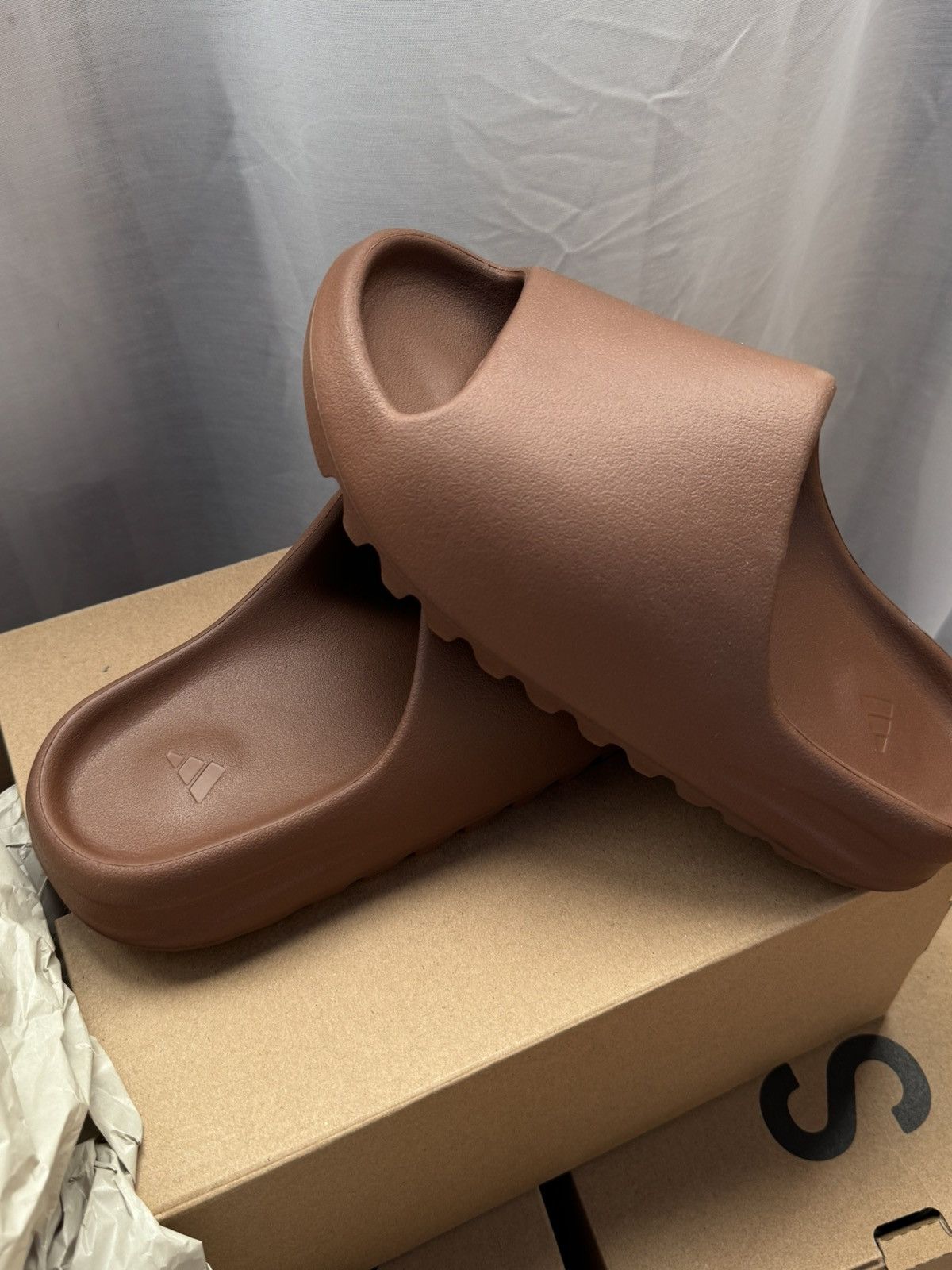 Yeezy Yeezy Slide ‘Flax’ Size US 8 / EU 41 - 1 Thumbnail