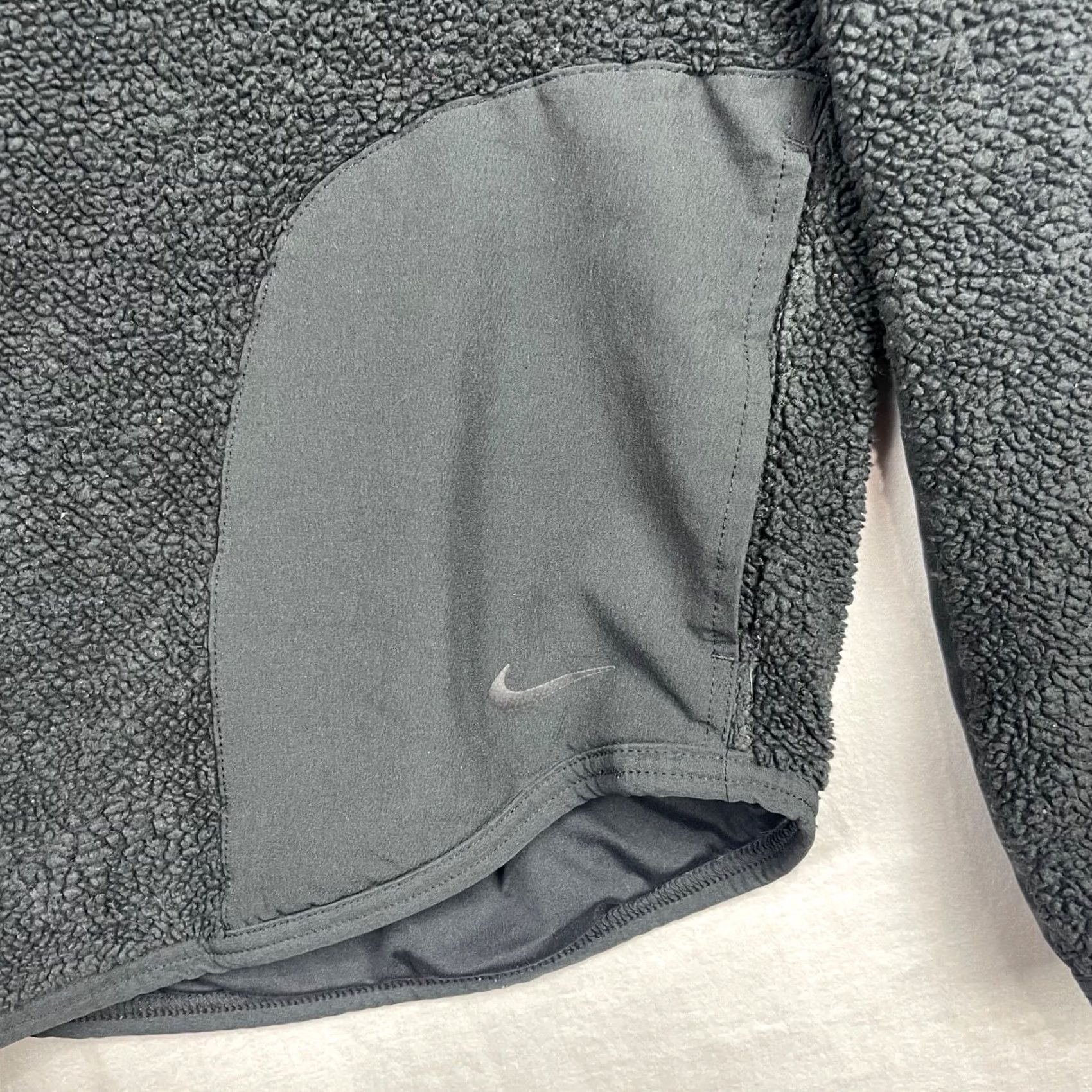 Nike Nike Hoodie Womens Large Pullover Therma Fleece Deep Pile AR7404-010 Black Logo, Regular, 2001-2024 Style: Nike Sportswear Hoodie Size L / US 10 / IT 46 - 2 Thumbnail