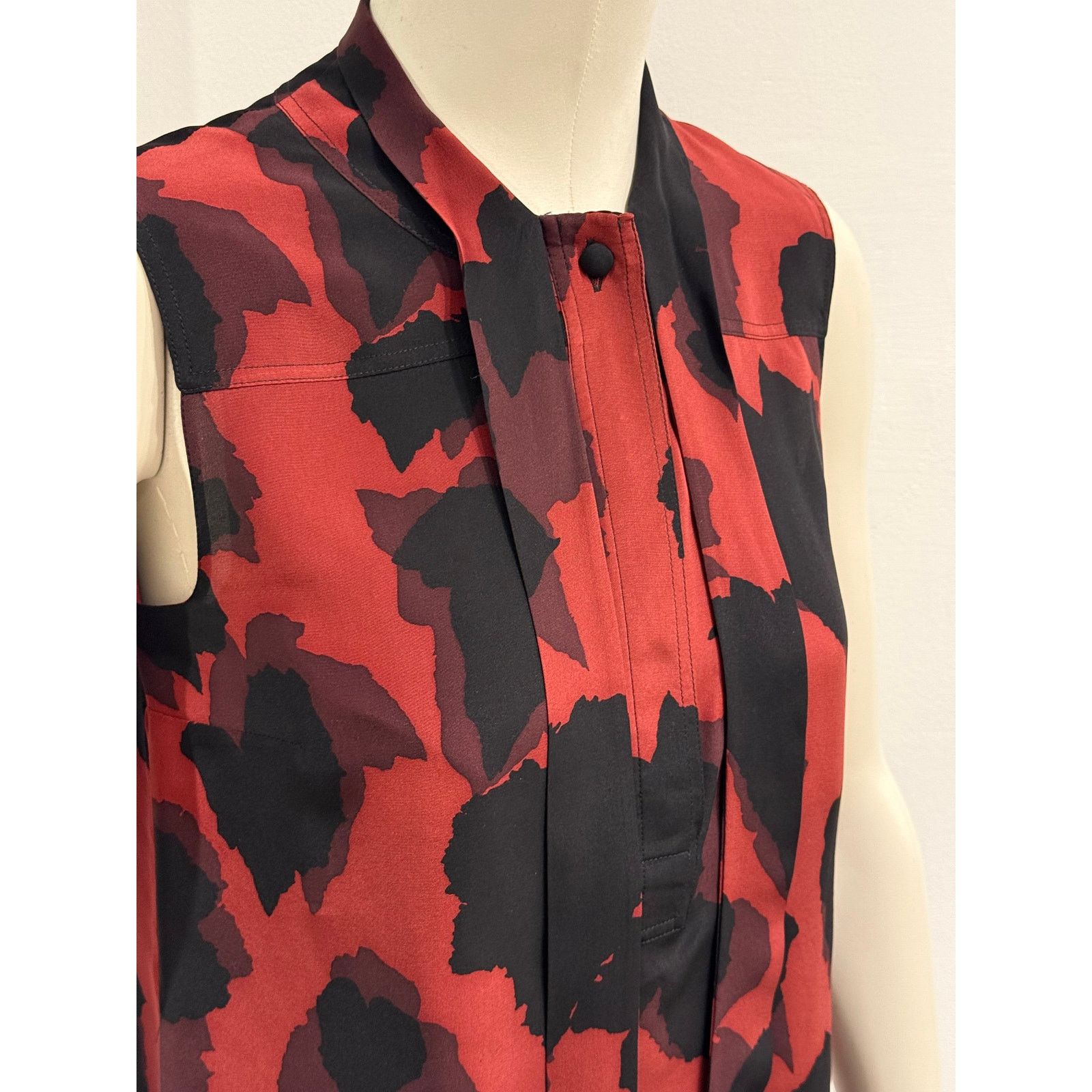 Gucci 2010s Gucci sleeveless bow-tie blouse Size S / US 4 / IT 40 - 4 Thumbnail