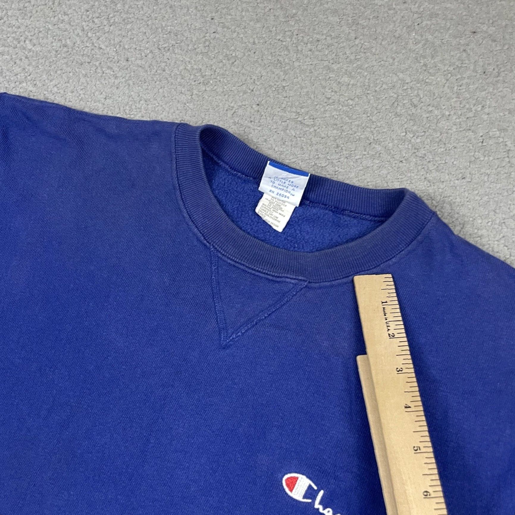 Champion VINTAGE Champion Sweatshirt Adult XL Blue Crewneck Rare Distressed Thrashed 90s Shirt Mens Size US L / EU 52-54 / 3 - 5 Thumbnail