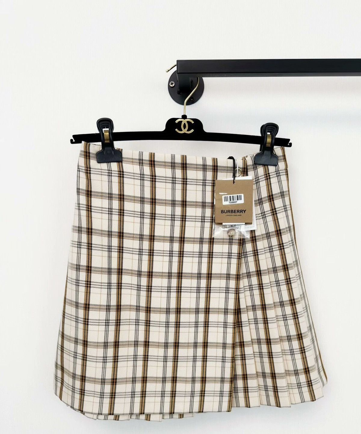 Burberry Brand new Burberry pleated skirt Size 27" / US 4 / IT 40 - 1 Thumbnail