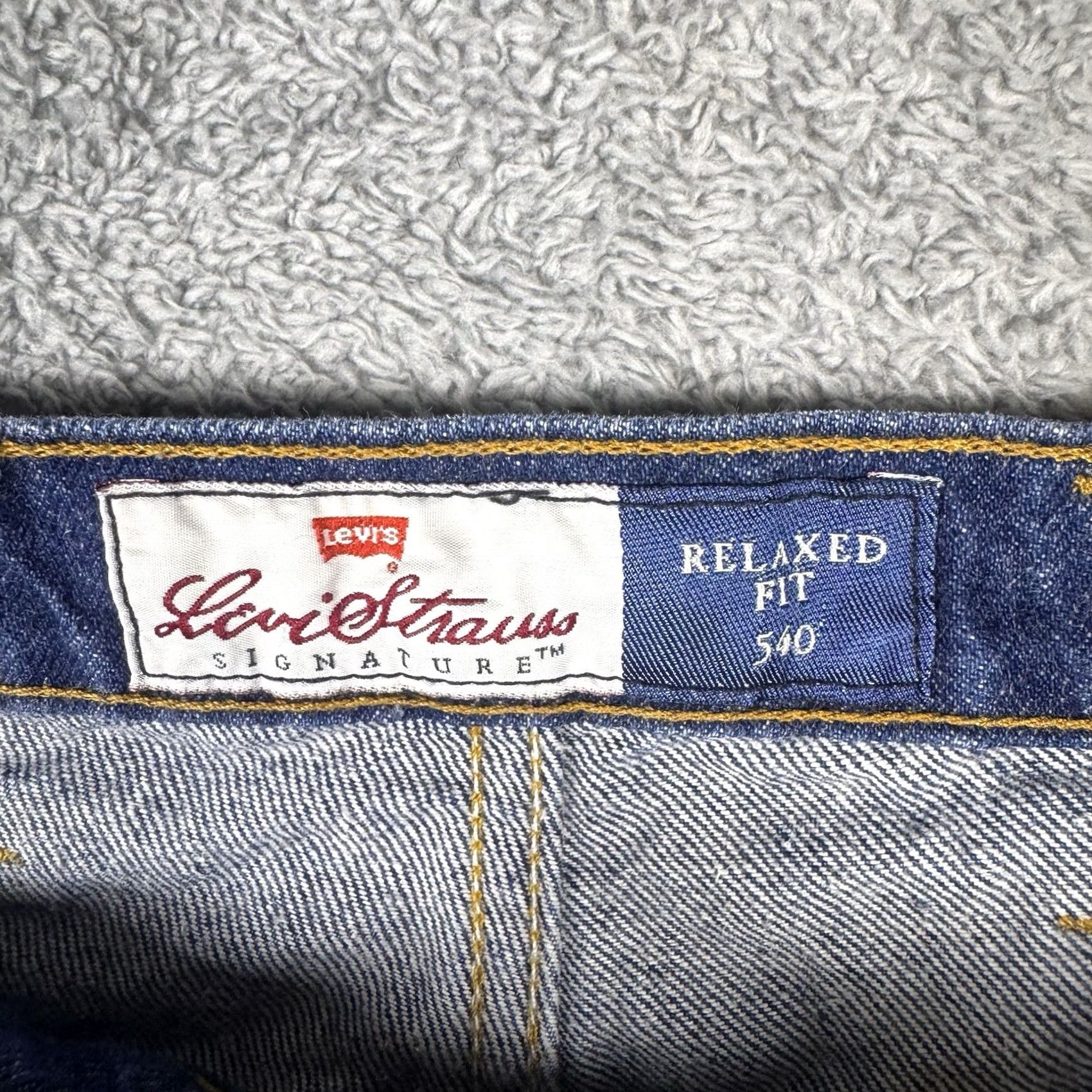 Levi's 2. Maximizes Search Visibility: Combines key features ("Vintage," "Levi'S," "540 Jeans," "Brown Tab") in a clear and prominent way Size US 32 / EU 48 - 7 Thumbnail