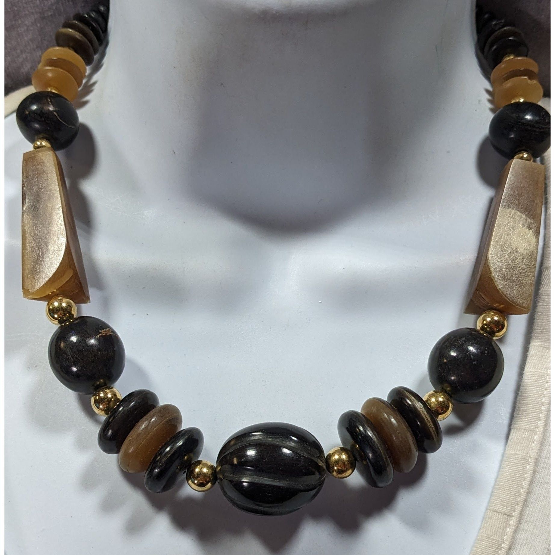 Other Vintage Rustic Carved Brown Black And Gold Tone Necklace Size ONE SIZE - 2 Thumbnail