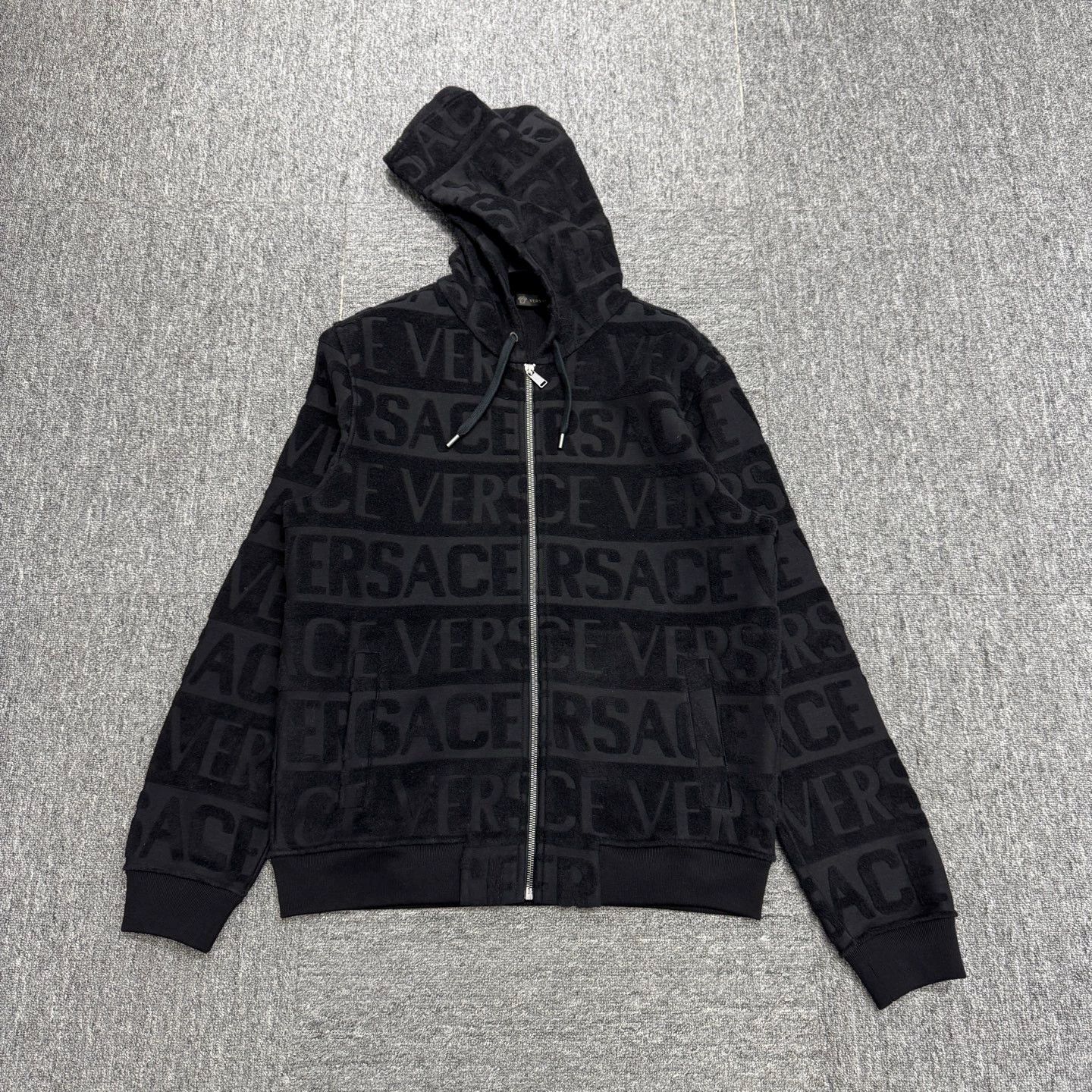 Versace Verscae Logo All Over Print Hoodie L Size US L / EU 52-54 / 3 - 1 Thumbnail