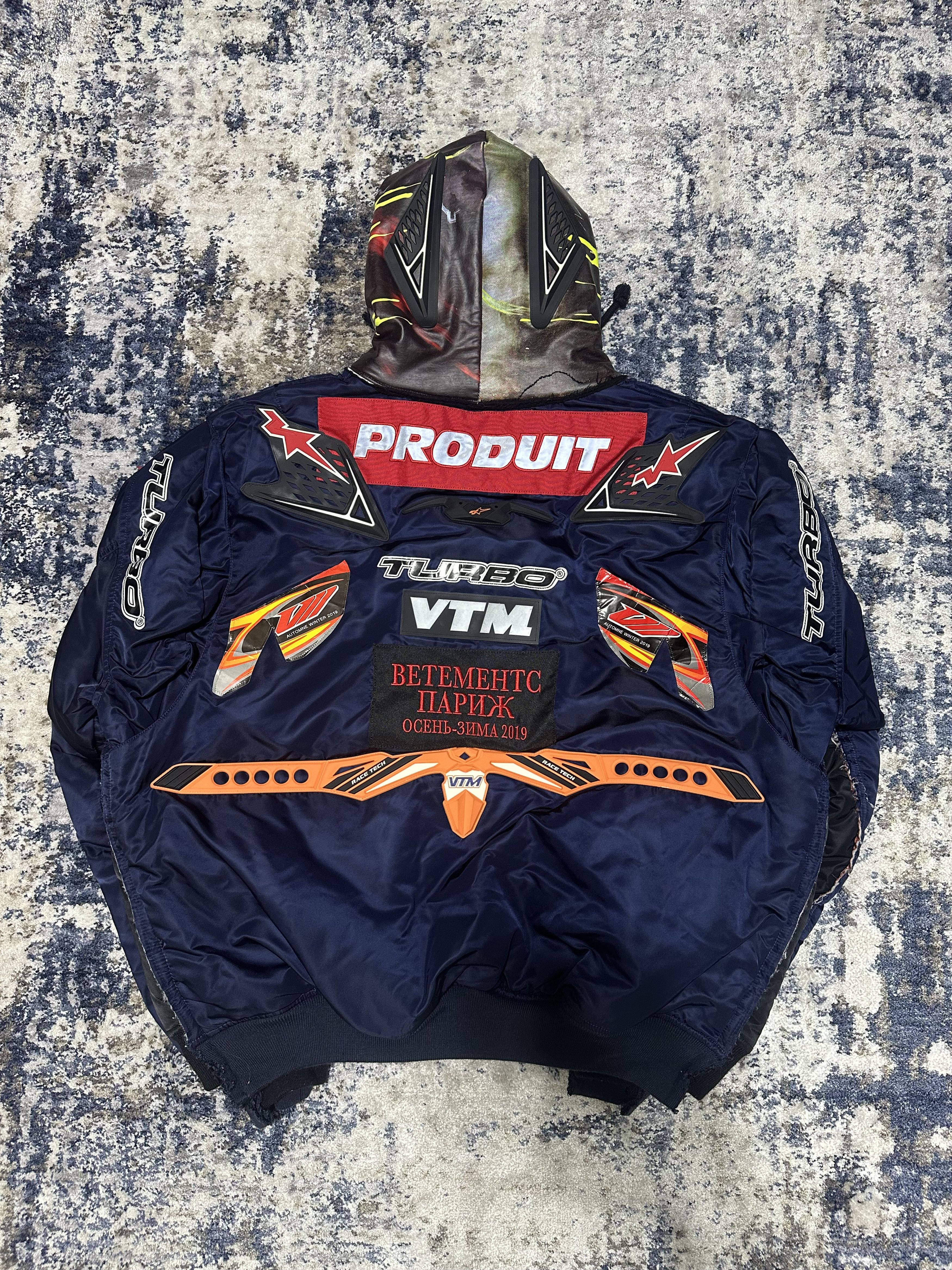 Vetements Vetements AW19 Racing Bomber Size US L / EU 52-54 / 3 - 15 Thumbnail