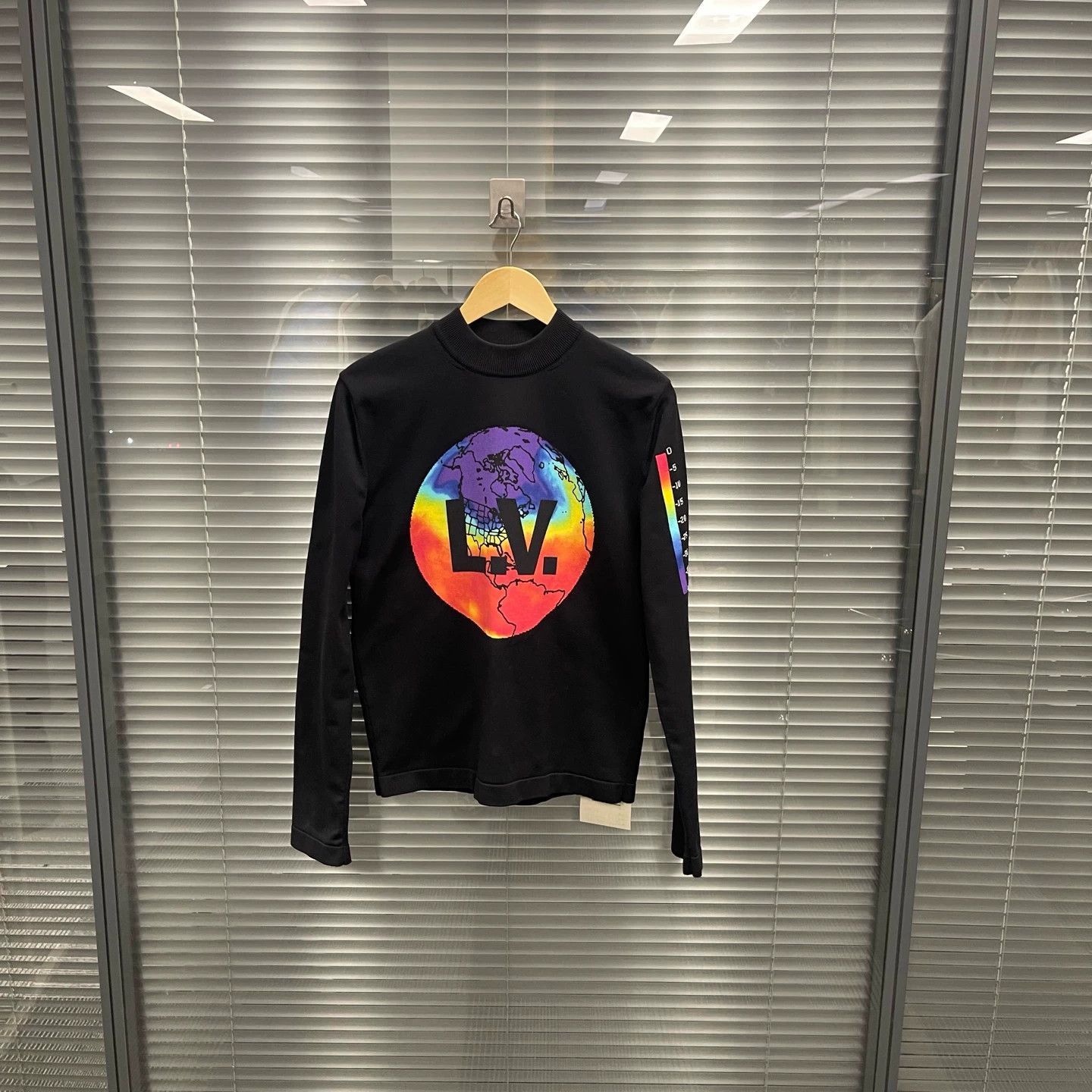 Louis Vuitton Black Long Sleeve Graphic Print Top Size US S / EU 44-46 / 1 - 1 Thumbnail