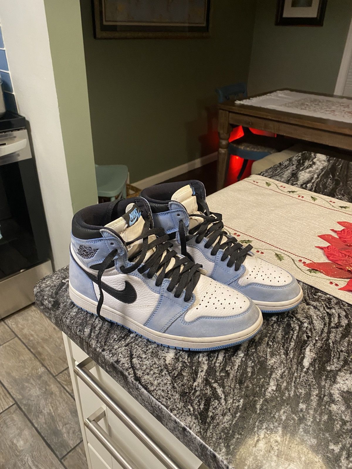 Jordan Brand × Nike Air Jordan 1 Retro High OG University Blue Size US 8.5 / EU 41-42 - 8 Thumbnail