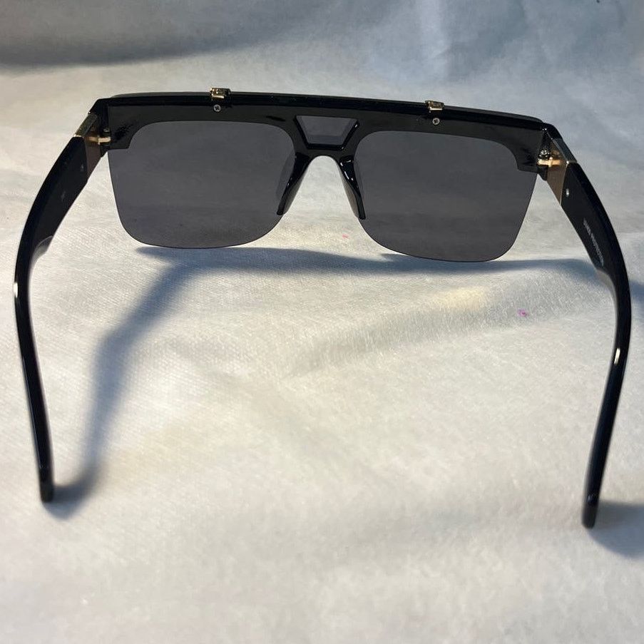 Other Zero UV Black Flip sunglasses with gold accents Size ONE SIZE - 10 Thumbnail
