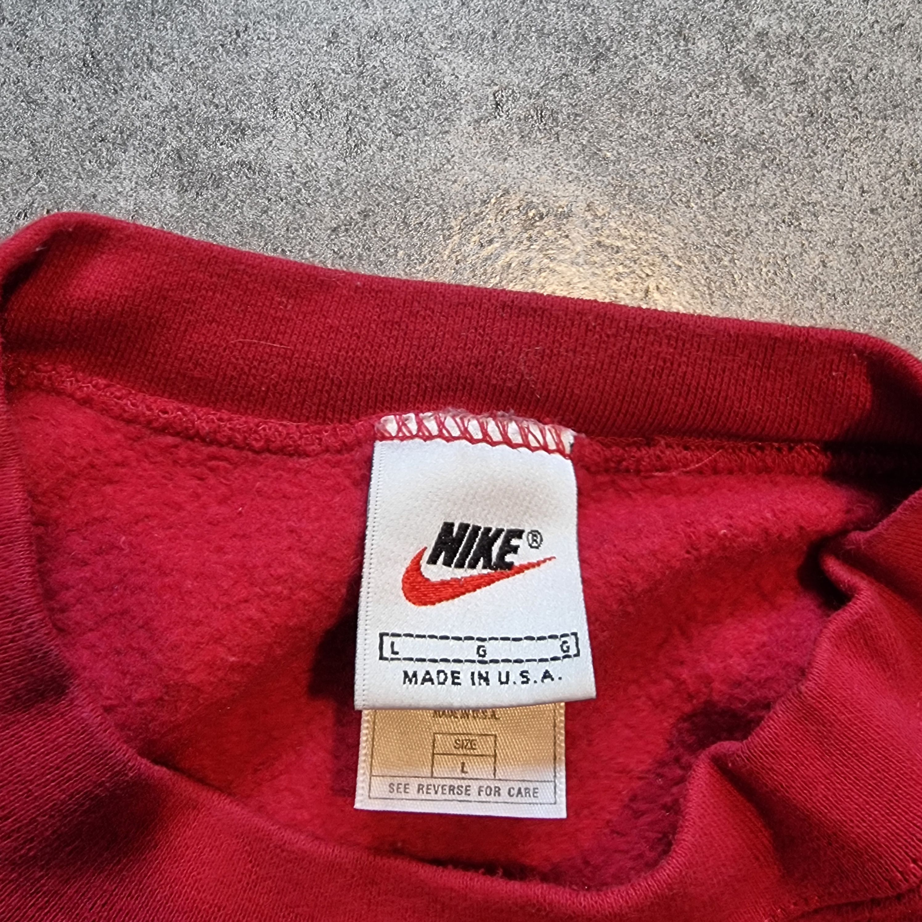 Nike Nike vintage center swoosh crewneck 90s style y2k Size US M / EU 48-50 / 2 - 5 Thumbnail