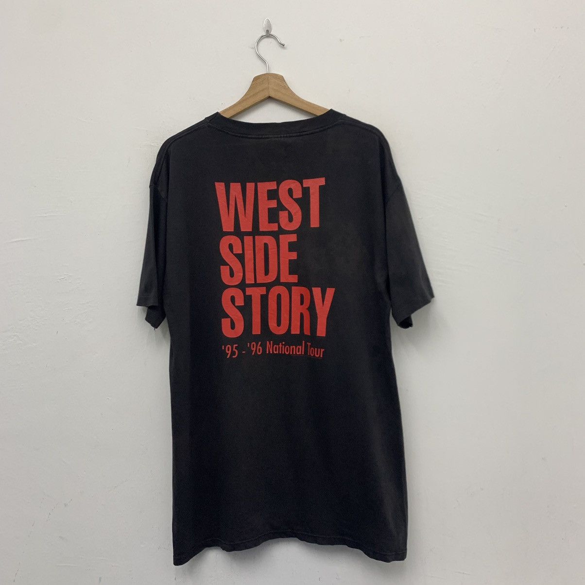 Vintage Vintage West Side Story Musical T-Shirt Size US L / EU 52-54 / 3 - 1 Thumbnail