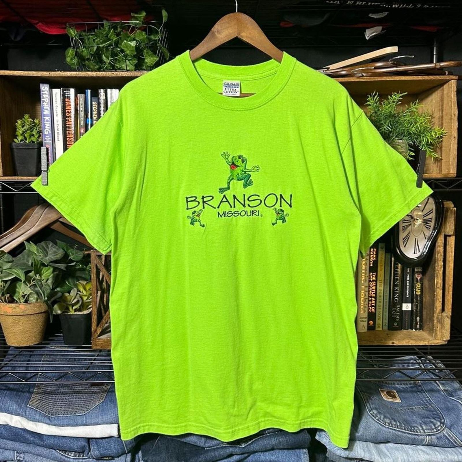 Gildan Vintage Y2K Branson Missouri Green Frog Tee Men Medium Shirt Size US M / EU 48-50 / 2 - 1 Thumbnail