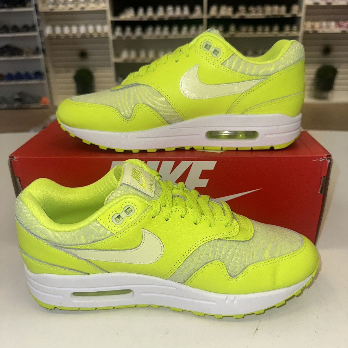 Nike Size 7.5 - Nike Air Max 1 PRM Topography Volt FN6832-702 Size US 7.5 / EU 40-41 - 2 Thumbnail