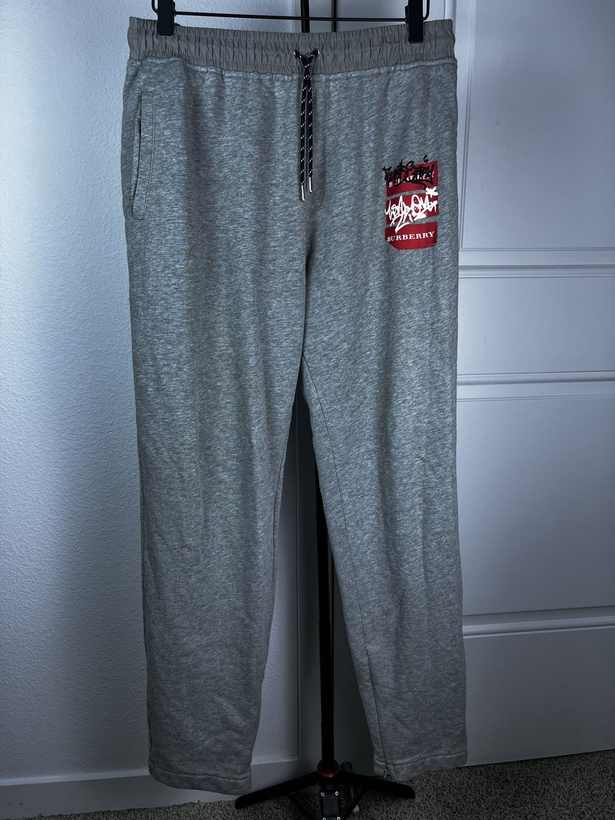 Burberry Burberry Coledon Lounge Sweatpants Size L Gray Graffiti Size US 36 / EU 52 - 1 Thumbnail