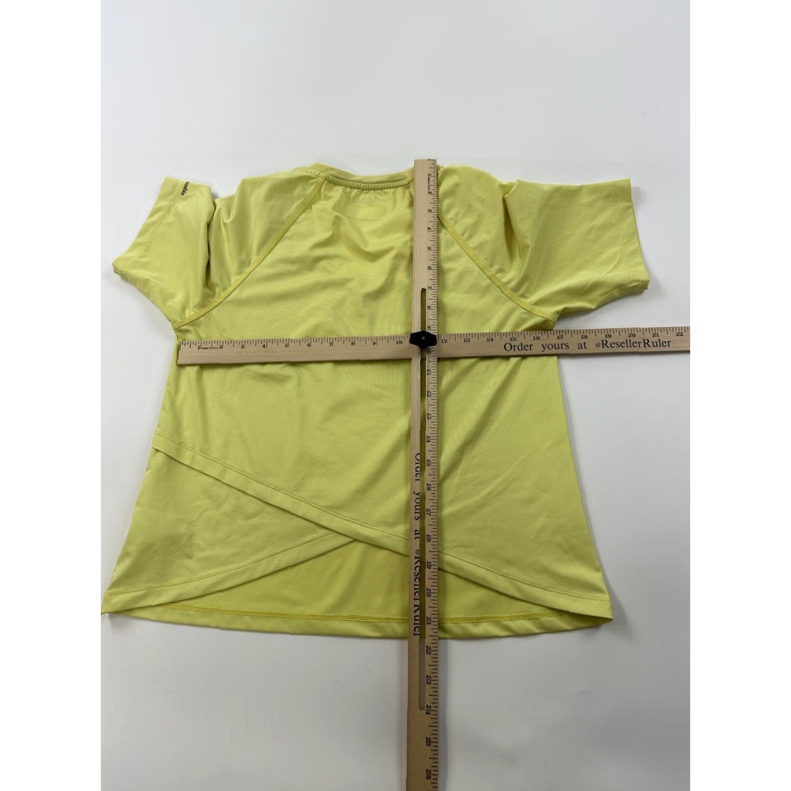 Vintage Columbia Shirt Womens XS Yellow Short Sleeve V-Neck Omni-Shade Sun Protection Jersey T-Shirt Size XS / US 0-2 / IT 36-38 - 5 Thumbnail