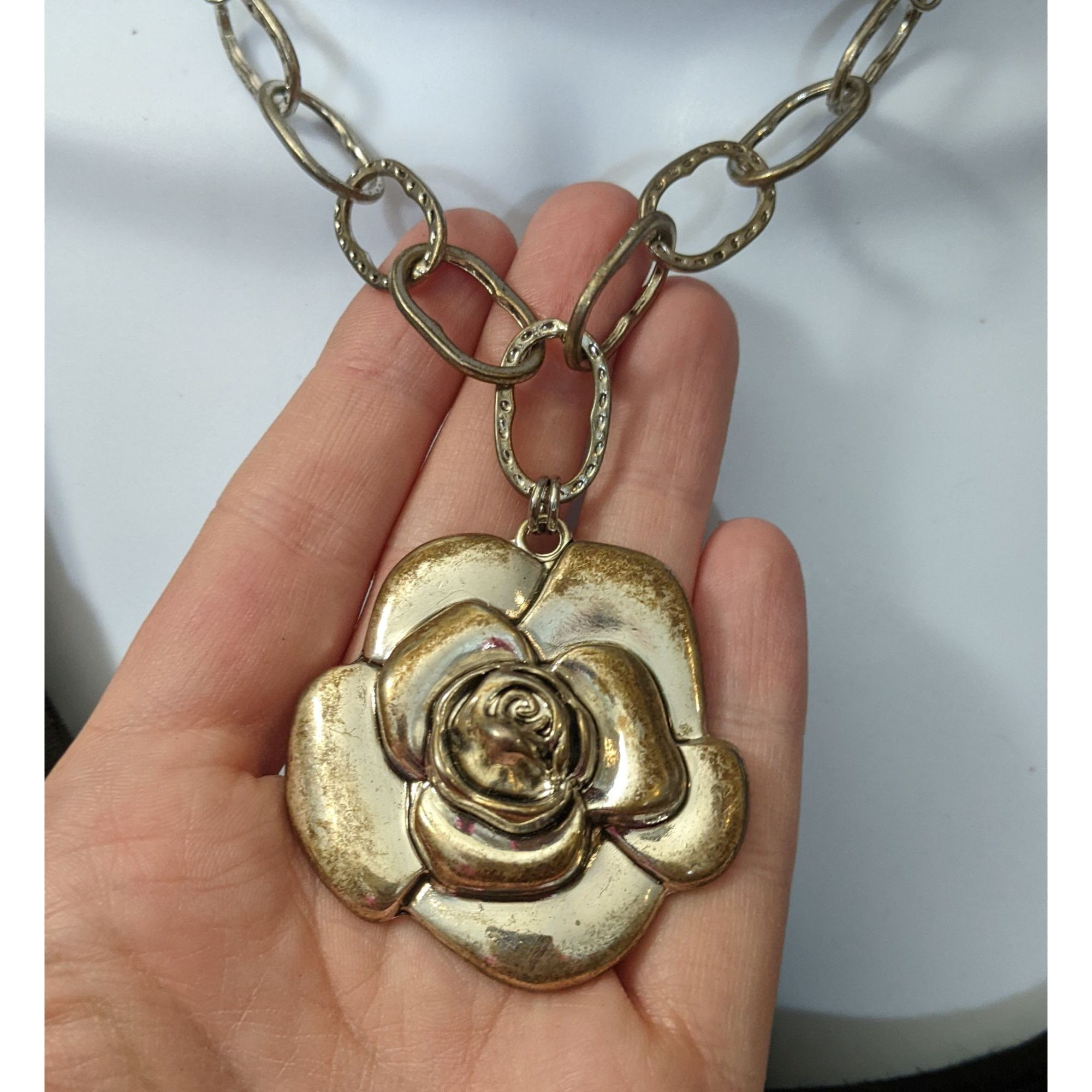 Other Silver Metal Chunky Flower Pendant Necklace Size ONE SIZE - 6 Thumbnail